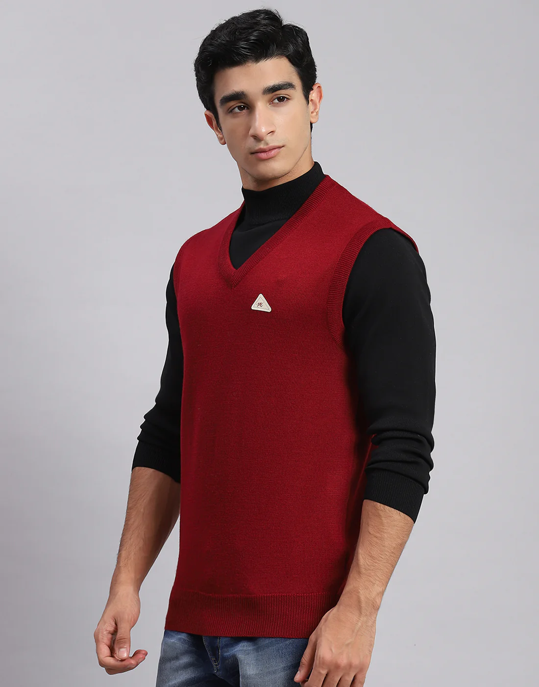 Men Maroon Solid V Neck Sleeveless Sweater - Image 2