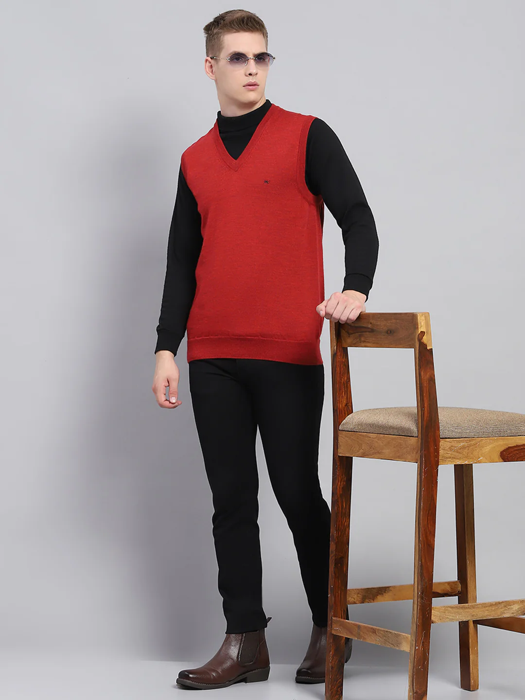 Men Maroon Solid V Neck Sleeveless Sweater - Image 2