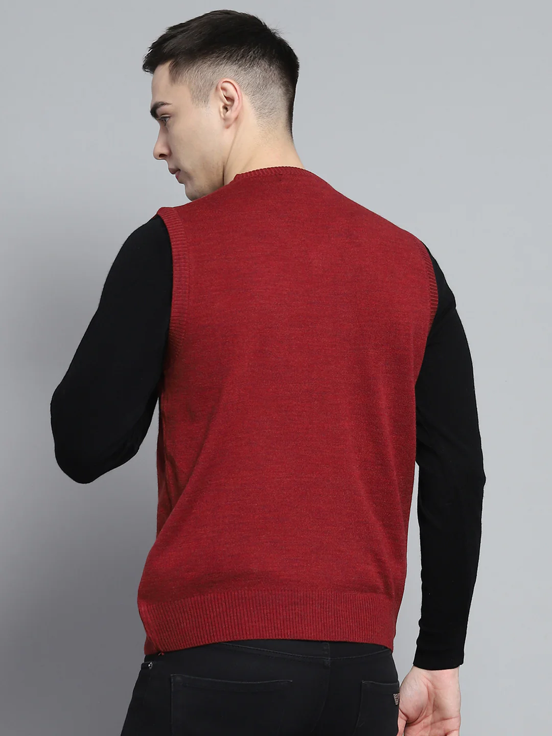Men Maroon Solid V Neck Sleeveless Sweater - Image 5