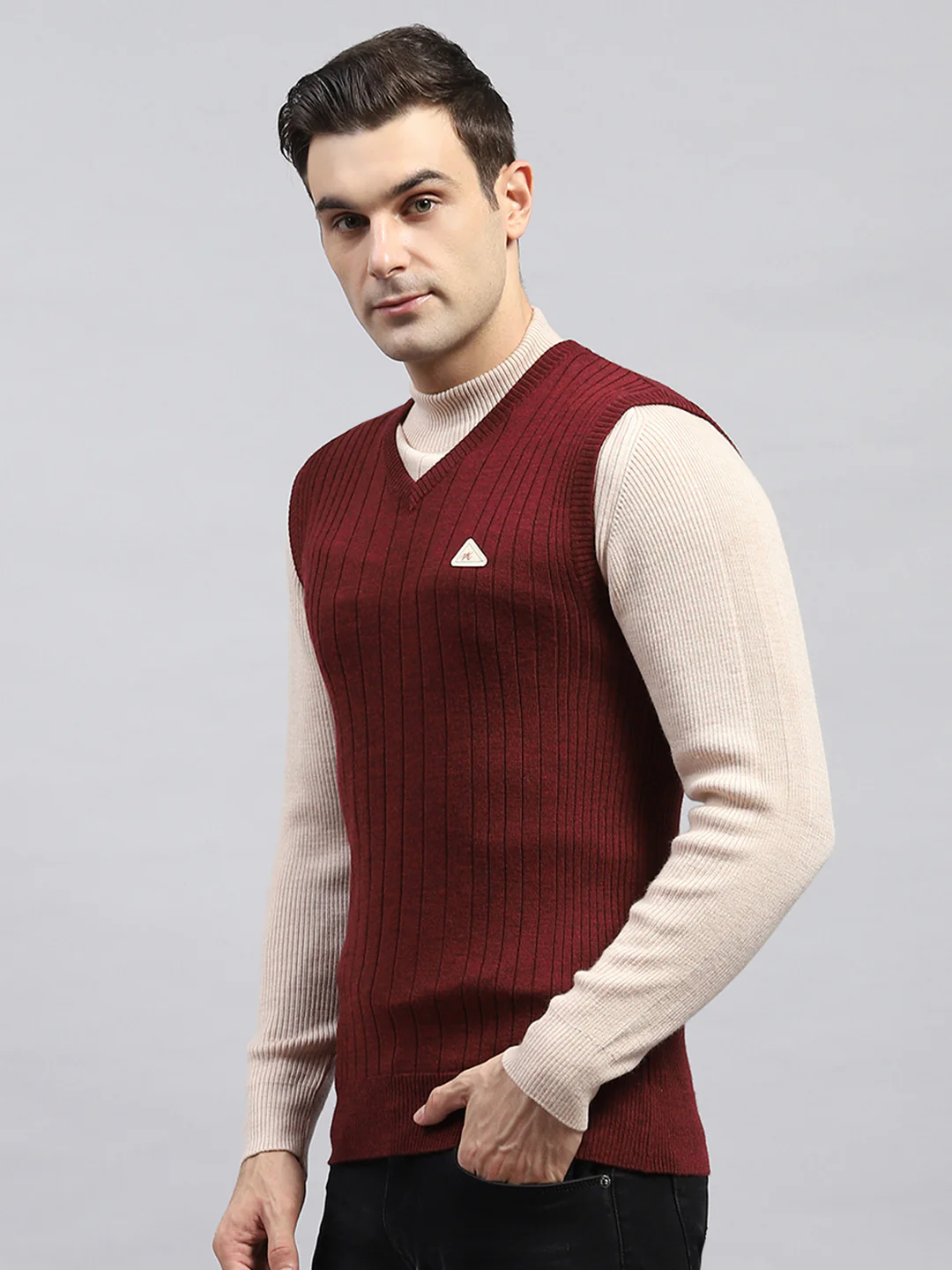 Men Maroon Solid V Neck Sleeveless Sweater - Image 3