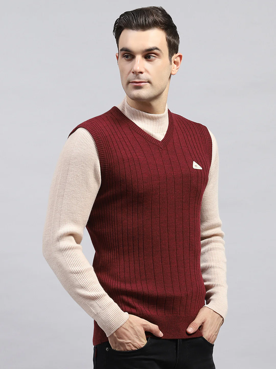 Men Maroon Solid V Neck Sleeveless Sweater - Image 4