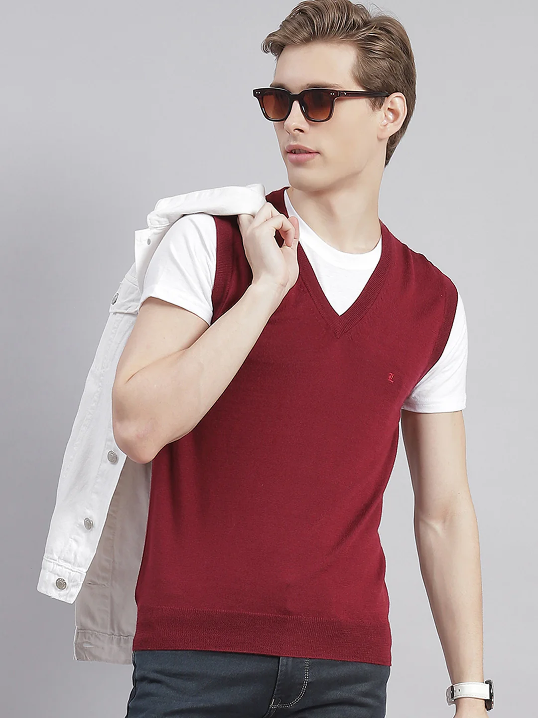 Men Maroon Solid V Neck Sleeveless Sweaters/Pullovers - Image 2
