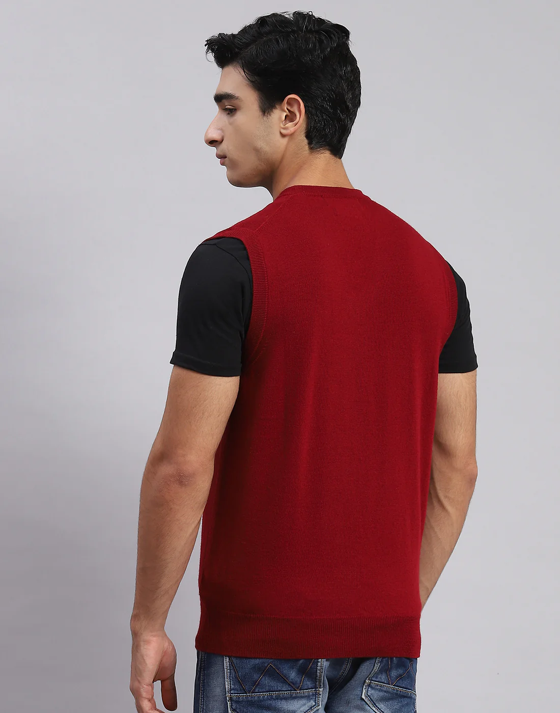 Men Maroon Solid V Neck Sleeveless Sweaters/Pullovers - Image 5