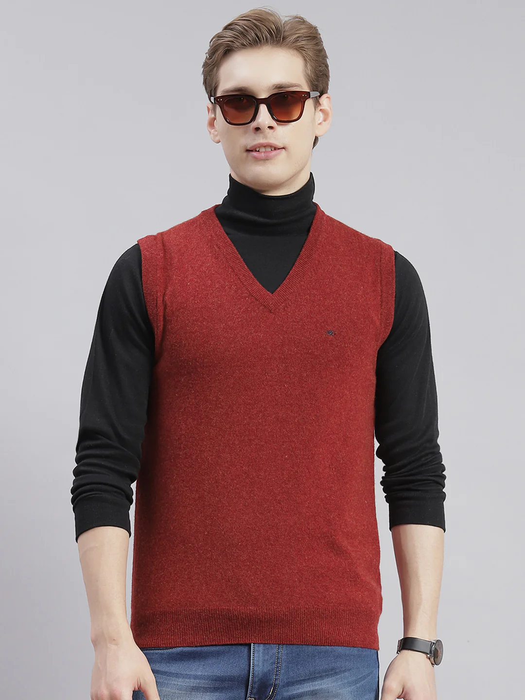 Men Maroon Solid V Neck Sleeveless Sweaters/Pullovers - Image 2