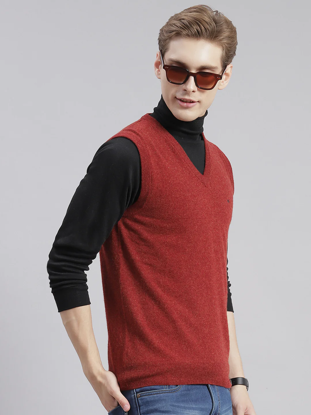 Men Maroon Solid V Neck Sleeveless Sweaters/Pullovers - Image 4
