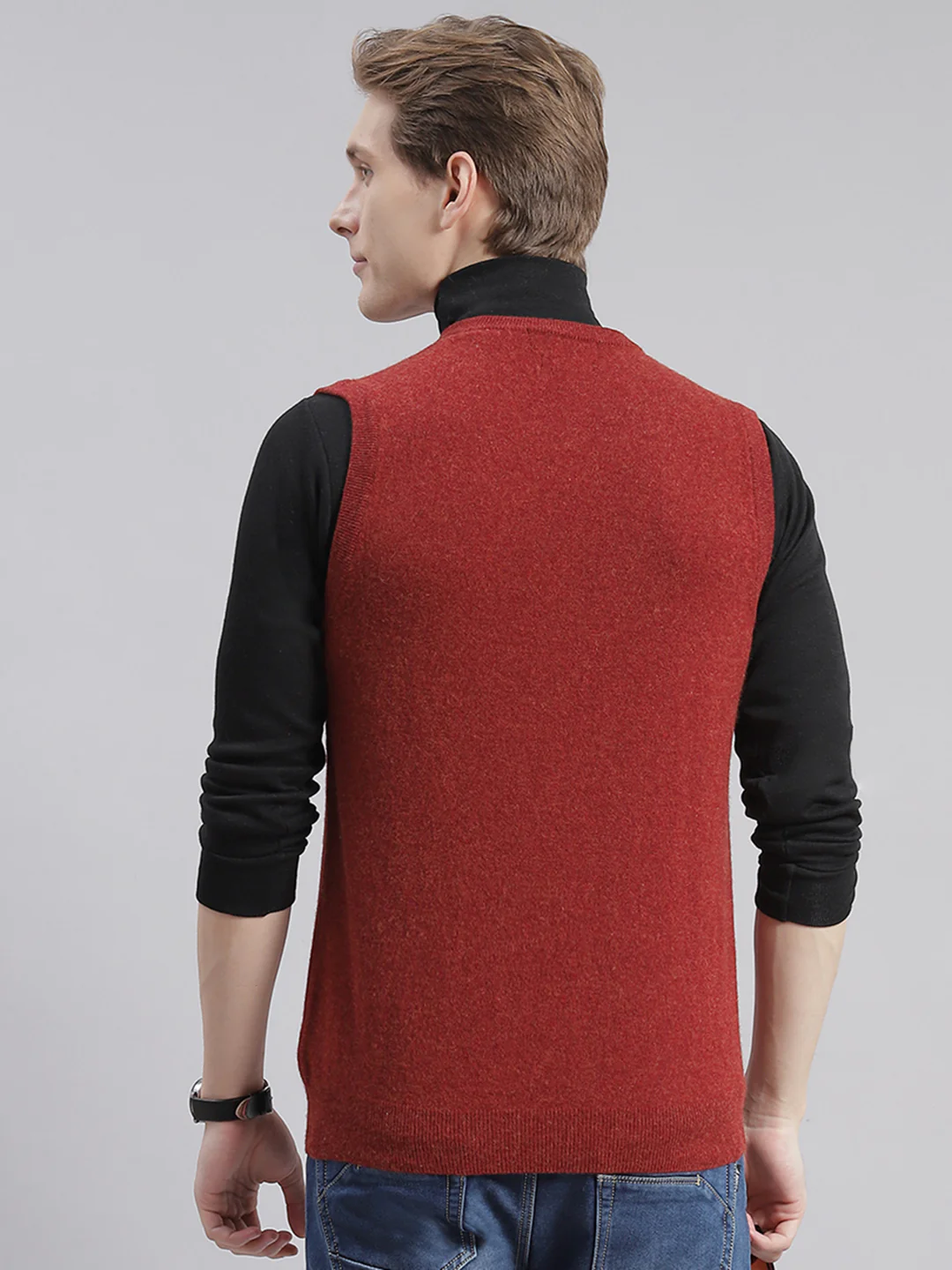 Men Maroon Solid V Neck Sleeveless Sweaters/Pullovers - Image 5