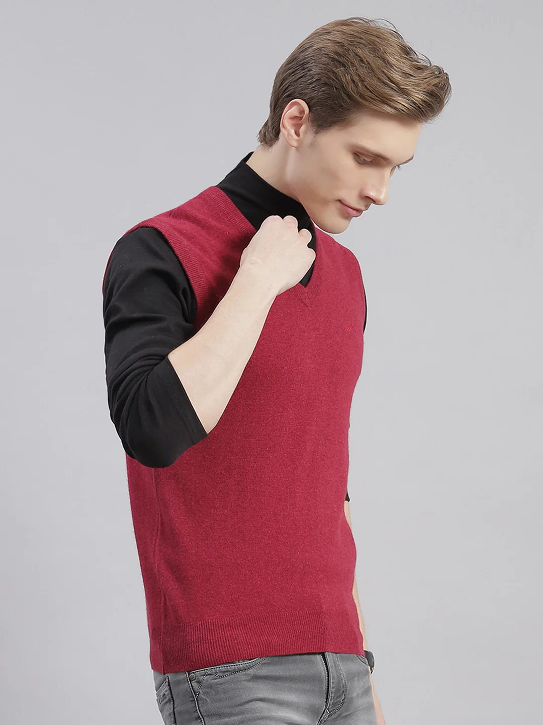 Men Maroon Solid V Neck Sleeveless Sweaters/Pullovers - Image 4