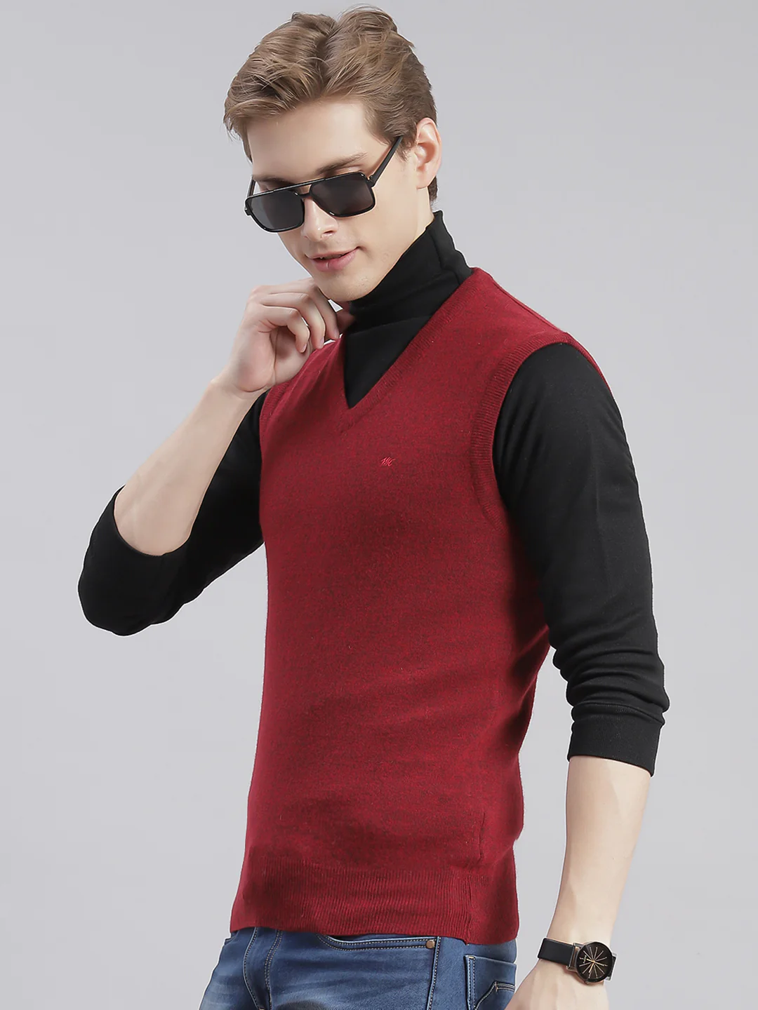 Men Maroon Solid V Neck Sleeveless Sweaters/Pullovers - Image 3