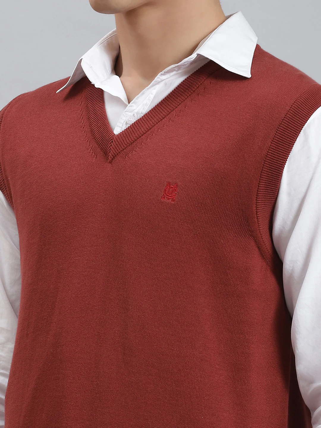 Men Maroon Solid V Neck Sleeveless Sweaters/Pullovers - Image 6