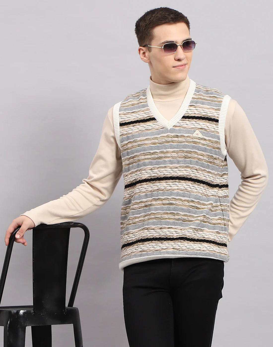 Men Multicolor Stripe V Neck Sleeveless Sweater - Image 6