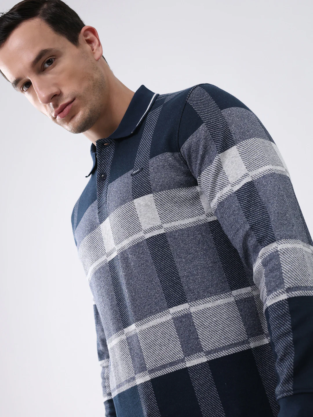 Men Navy Blue Abstract Collar Full Sleeve Winter T-Shirt - Image 6