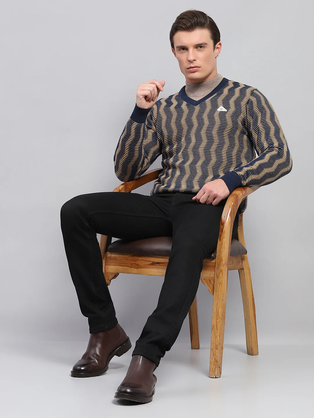 Men Navy Blue & Beige Self Design V Neck Full Sleeve Pullover - Image 2