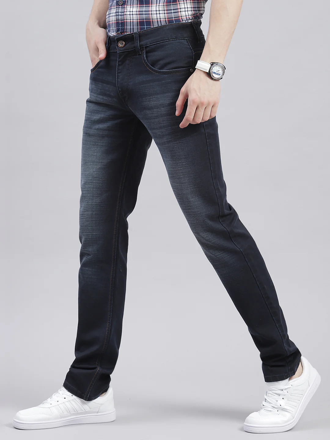 Men Navy Blue Light Wash Narrow Fit Denims - Image 3