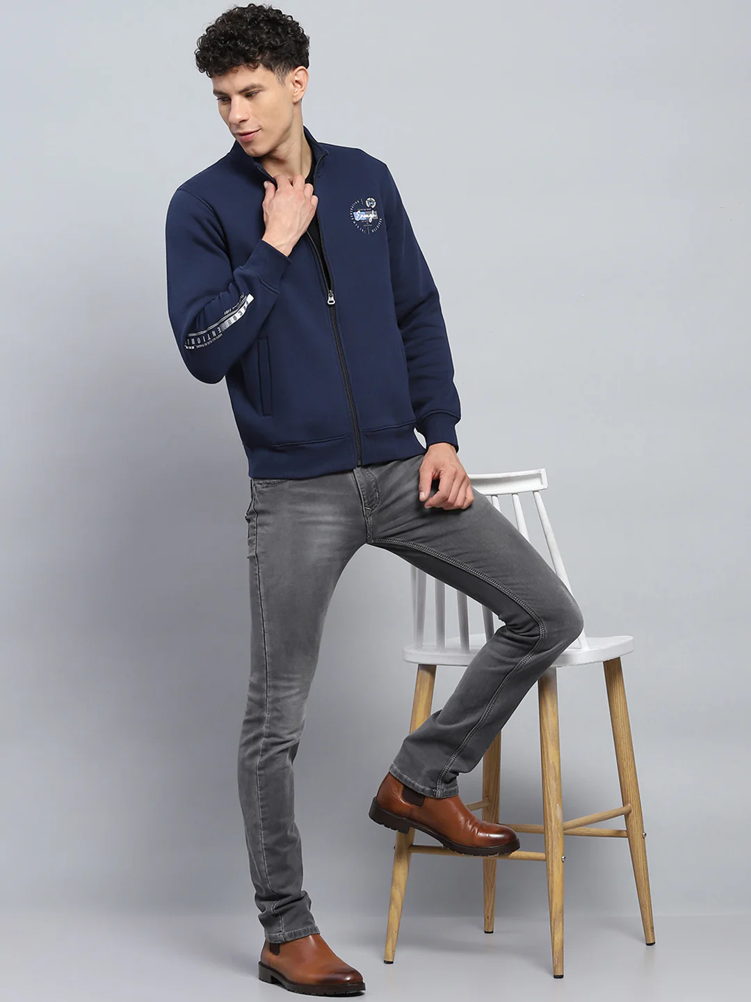 Men Navy Blue Printed Mock Neck Full Sleeve Sweatshirt - Image 2