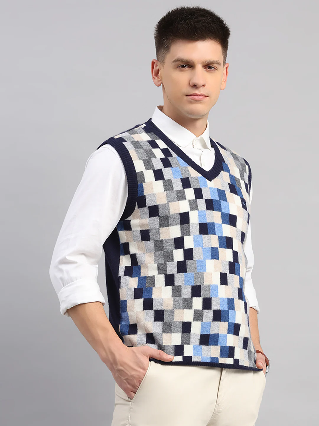 Men Navy Blue Printed V Neck Sleeveless Sweater - Image 4