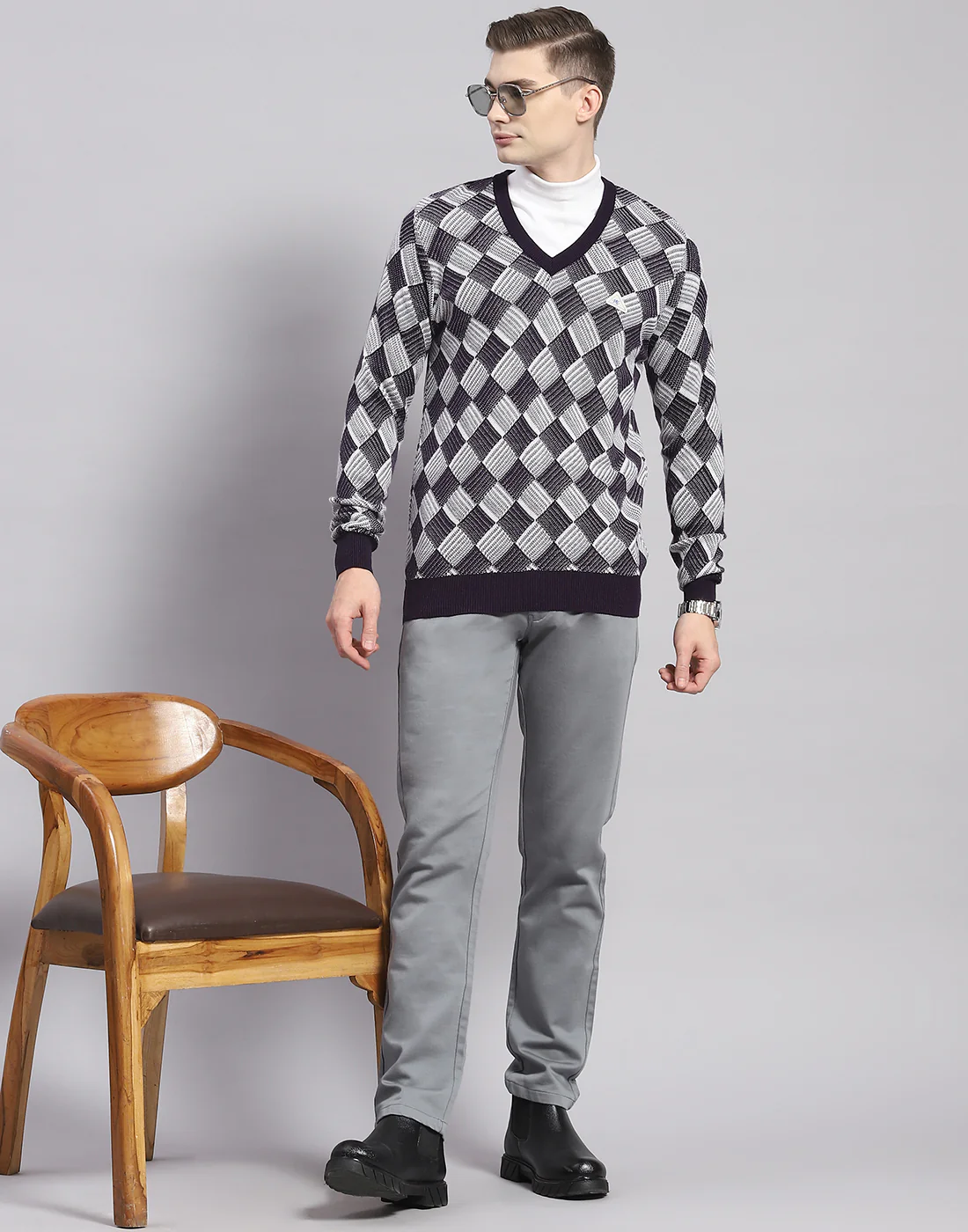 Men Navy Blue Self Design V Neck Full Sleeve Pullover - Image 2