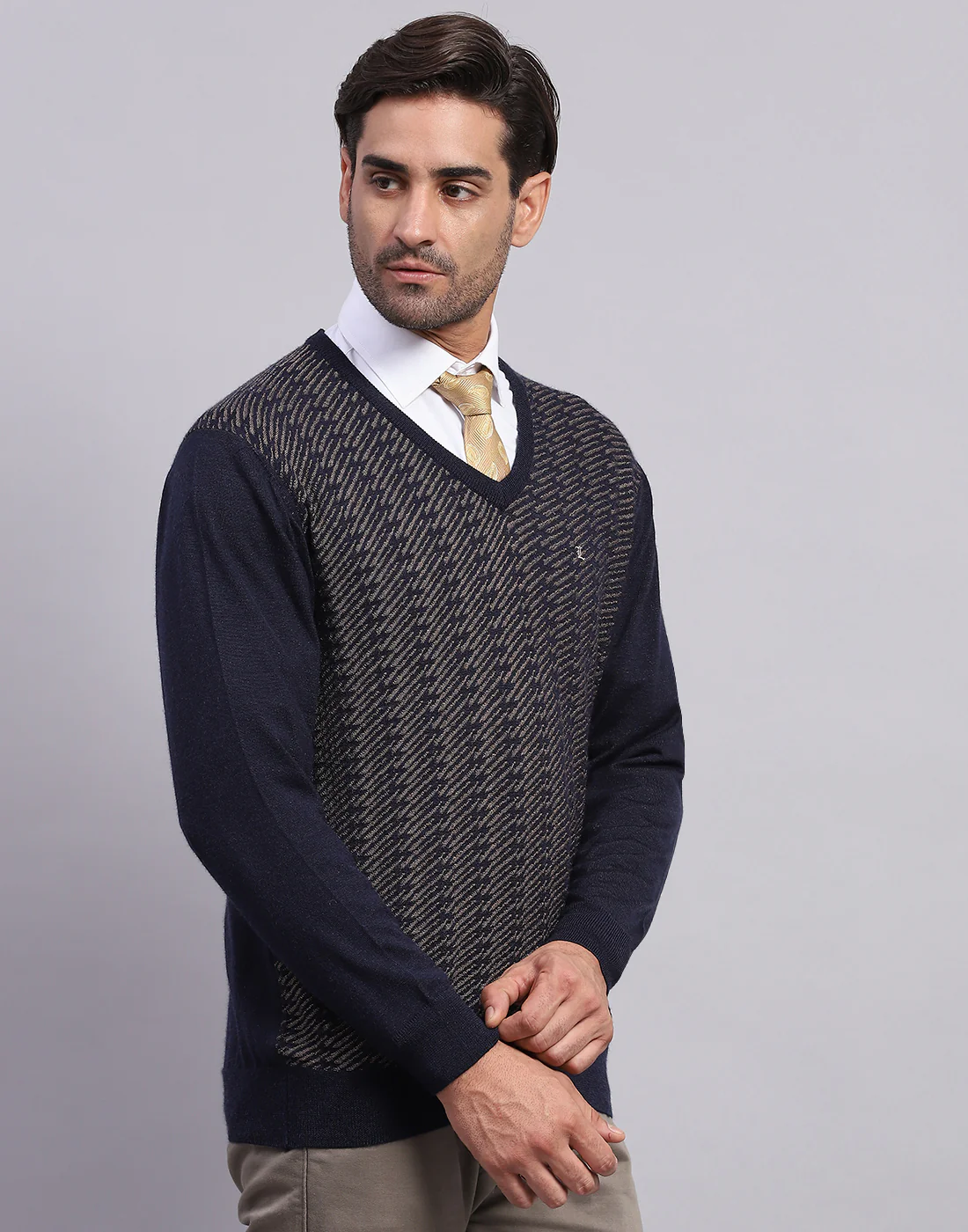 Men Navy Blue Self Design V Neck Full Sleeve Pullover - Image 4