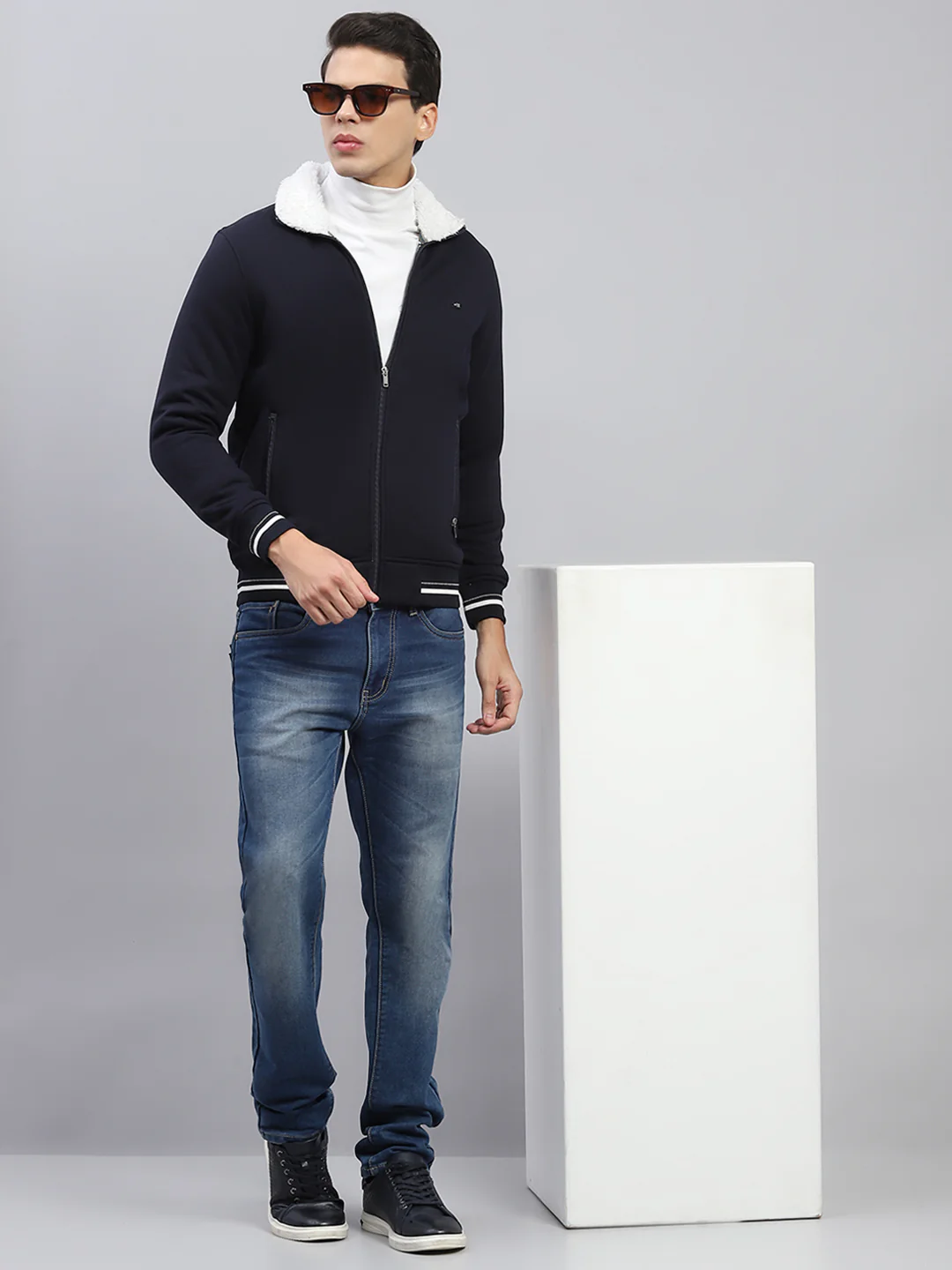 Men Navy Blue Solid Collar Full Sleeve Sweatshirt - Image 2
