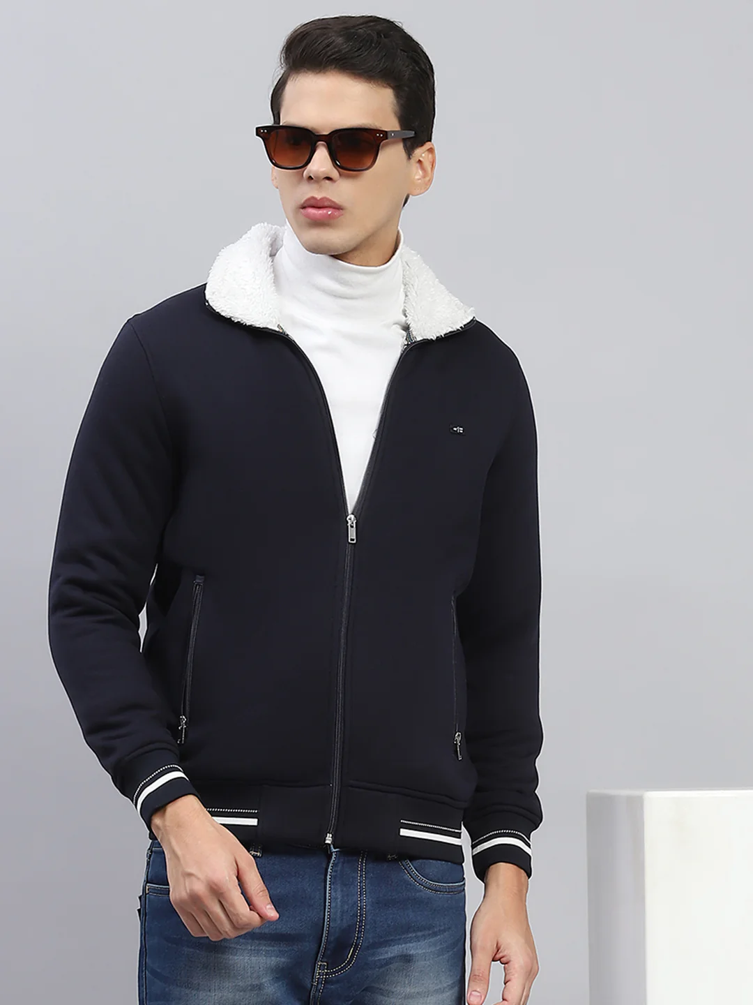 Men Navy Blue Solid Collar Full Sleeve Sweatshirt - Image 6
