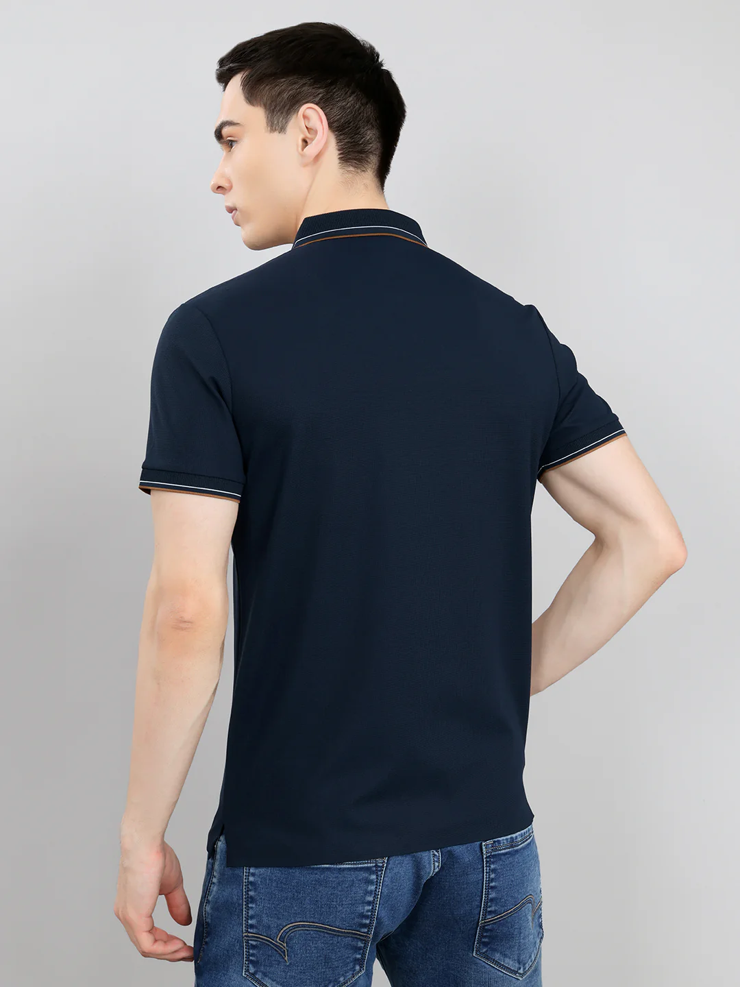 Men Navy Blue Solid Collar Half Sleeve T-Shirt - Image 4