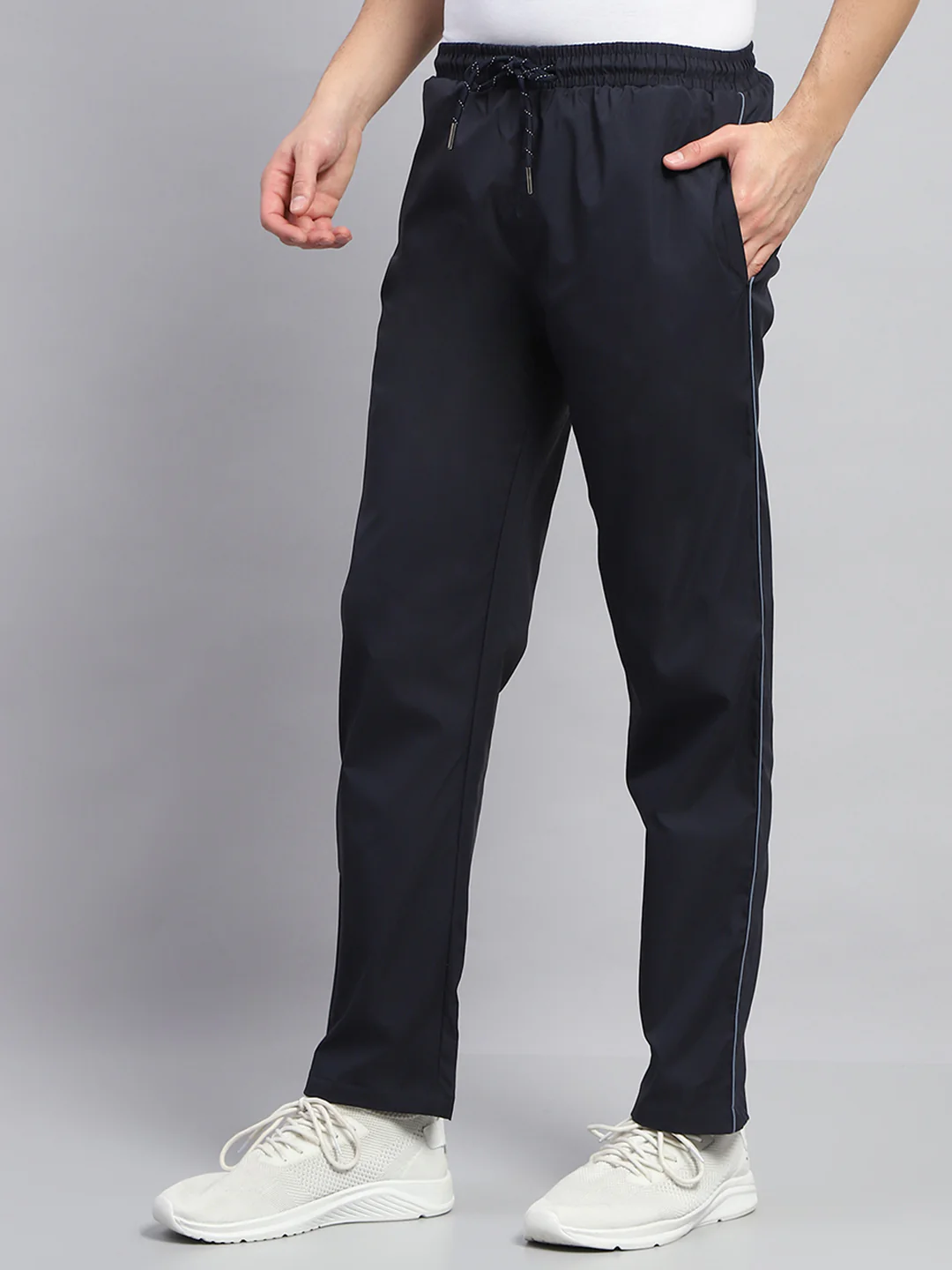 Men Navy Blue Solid Hooded Full Sleeve Winter Tracksuit - Image 6