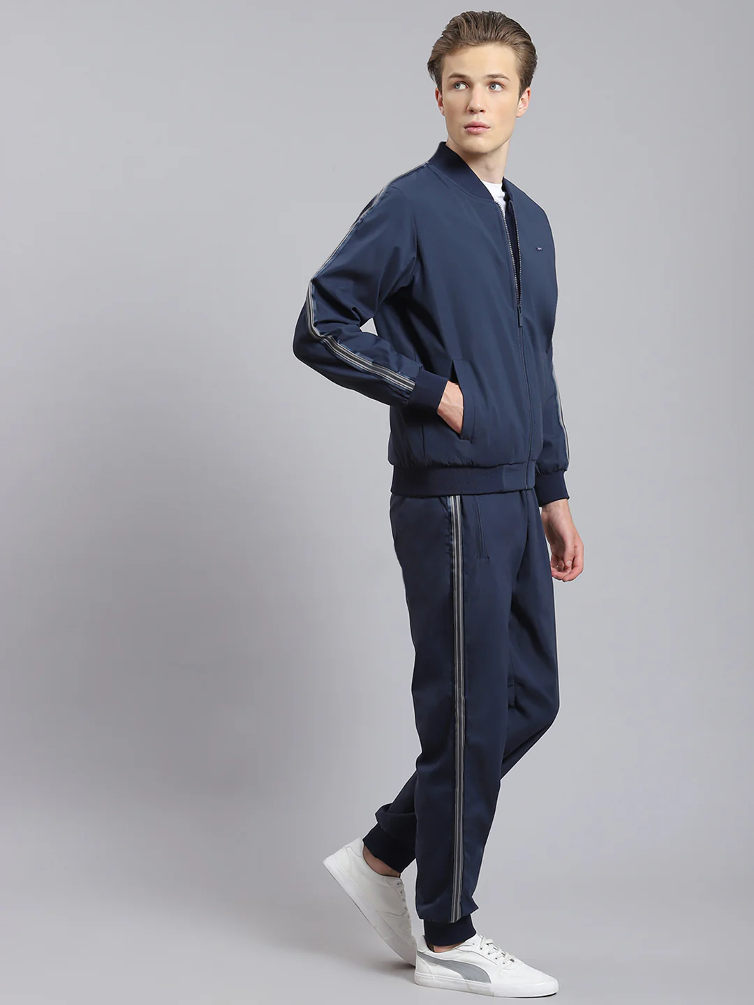 Men Navy Blue Solid Mandarin Collar Full Sleeve Tracksuit - Image 3