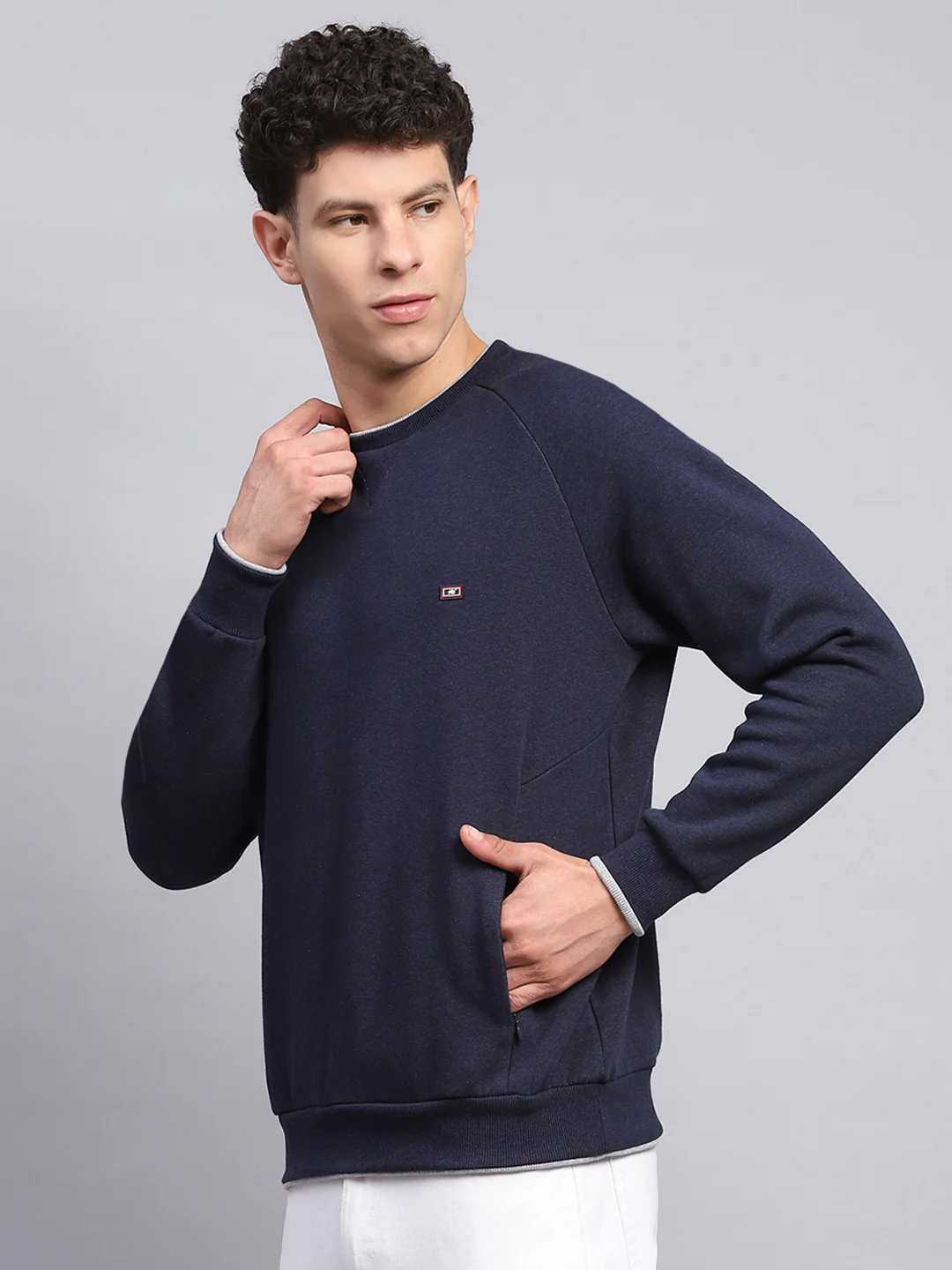 Men Navy Blue Solid Round Neck Full Sleeve Sweatshirt - Image 3