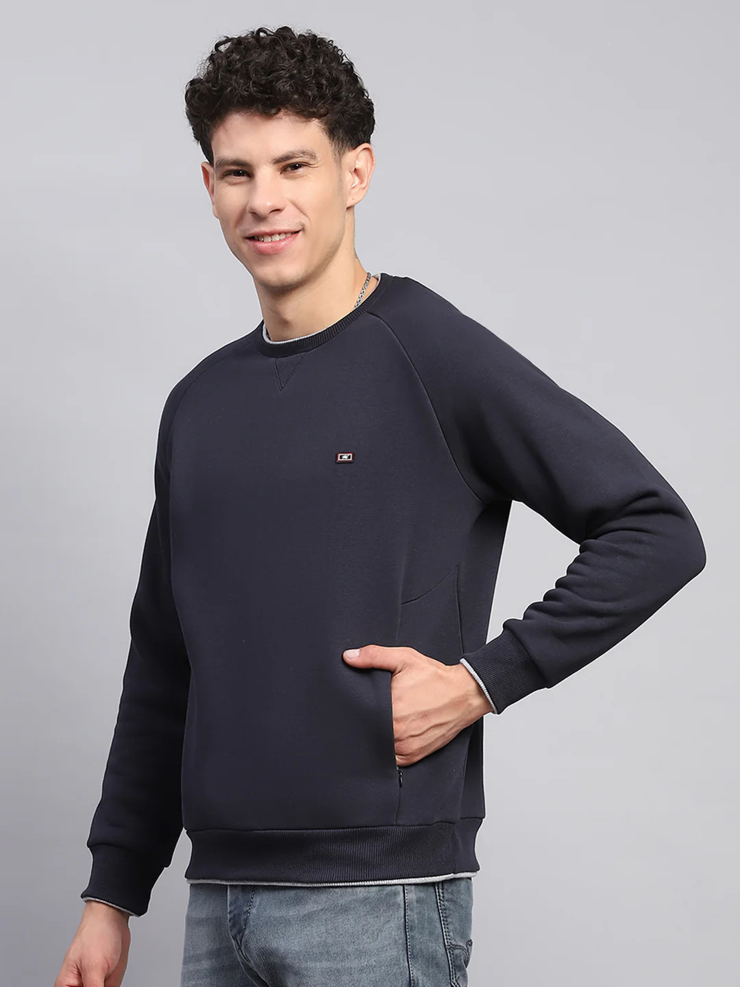 Men Navy Blue Solid Round Neck Full Sleeve Sweatshirt - Image 3