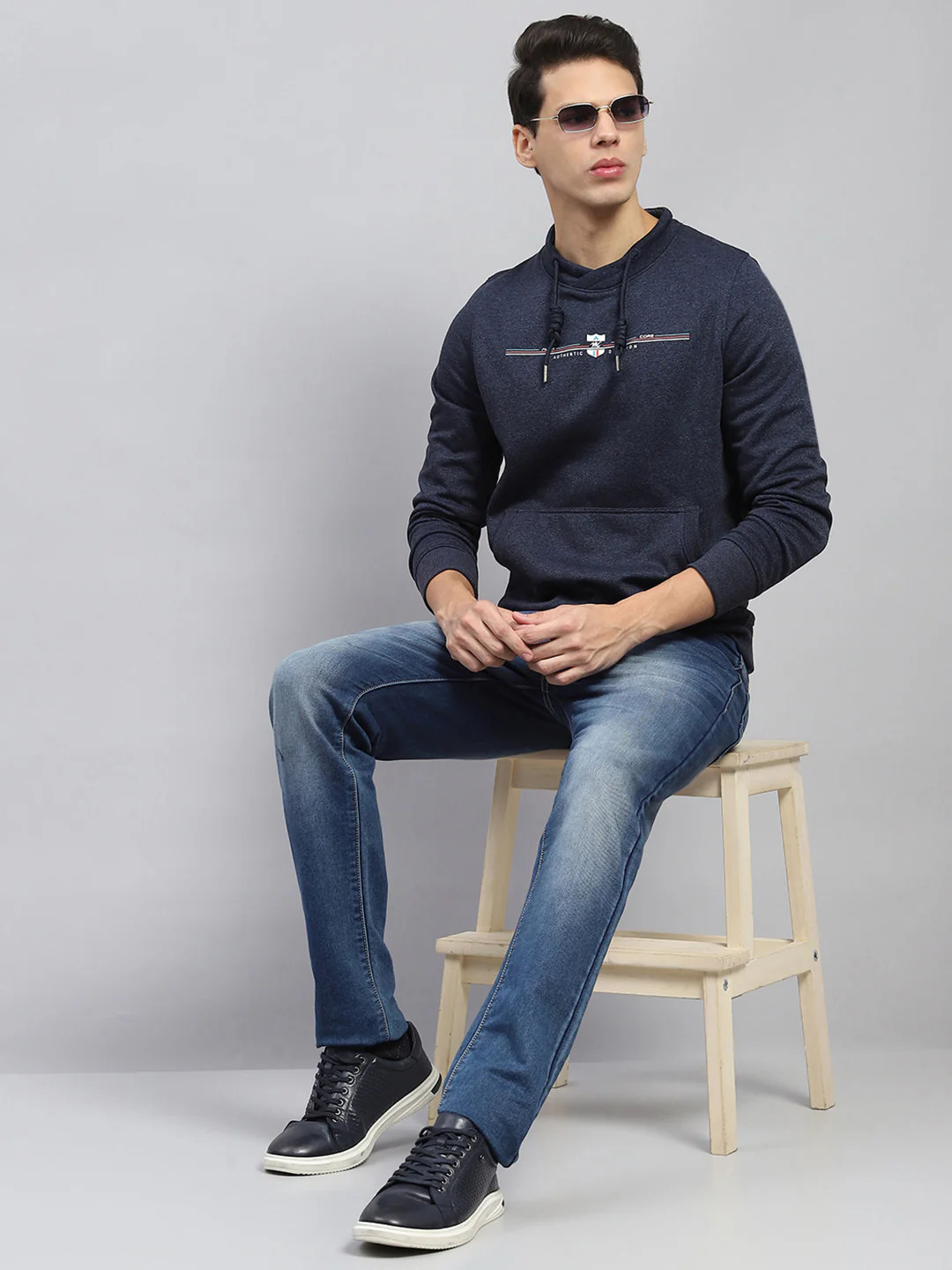 Men Navy Blue Solid Round Neck Full Sleeve Sweatshirt - Image 5
