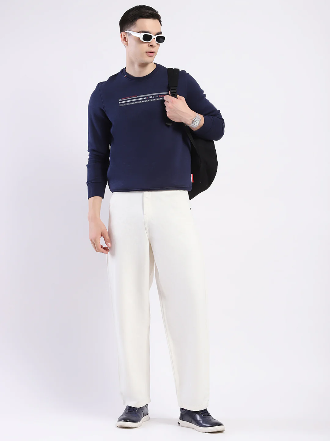Men Navy Blue Solid Round Neck Full Sleeve Sweatshirt - Image 2