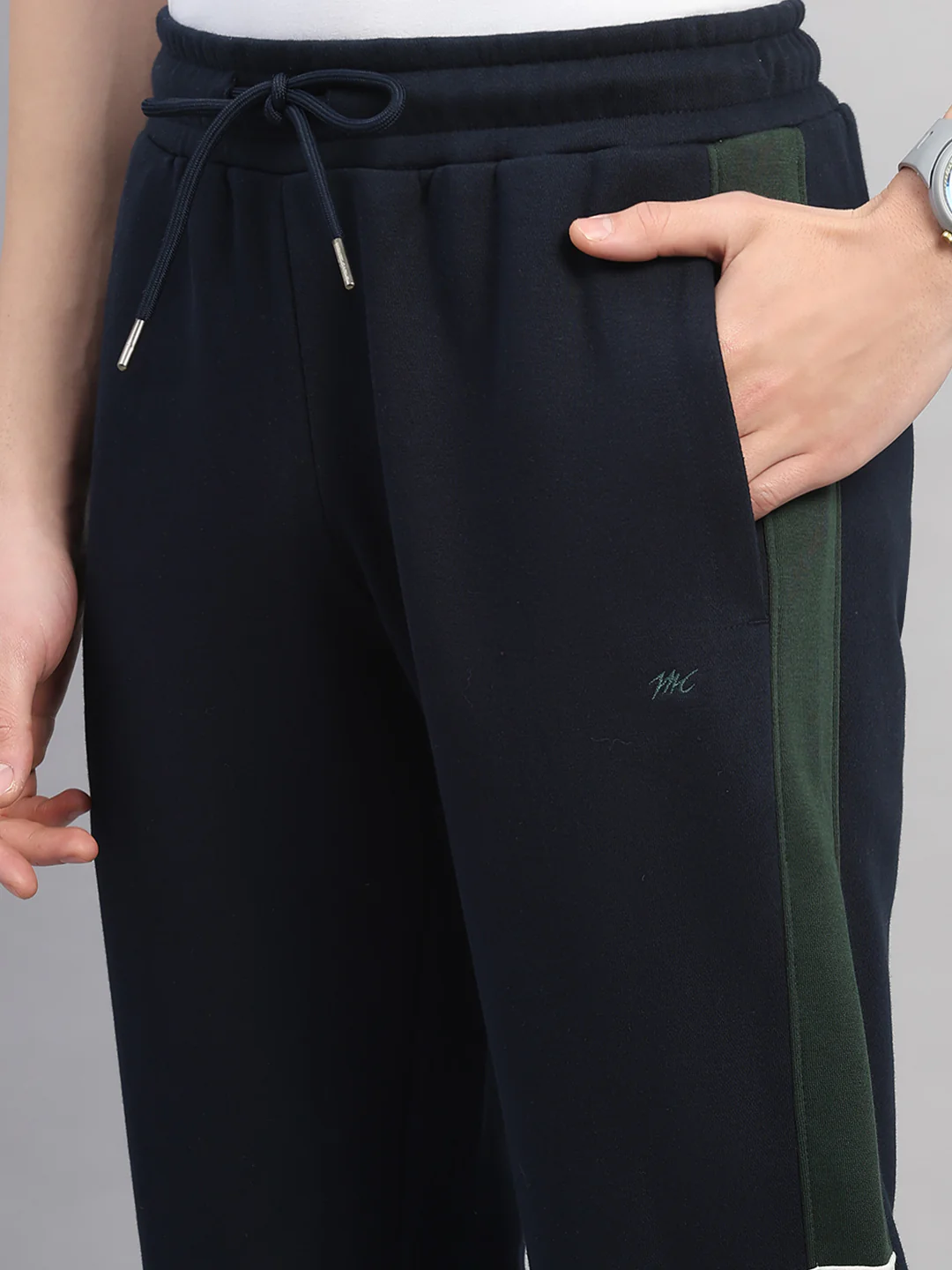 Men Navy Blue Solid Round Neck Full Sleeve Winter Tracksuit - Image 8