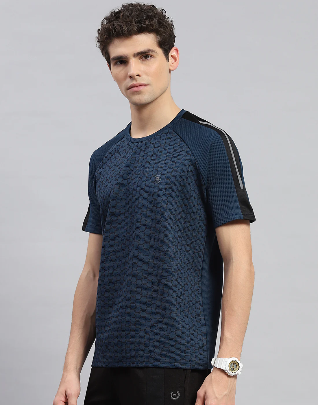 Men Navy Blue Solid Round Neck Half Sleeve T-Shirt - Image 3