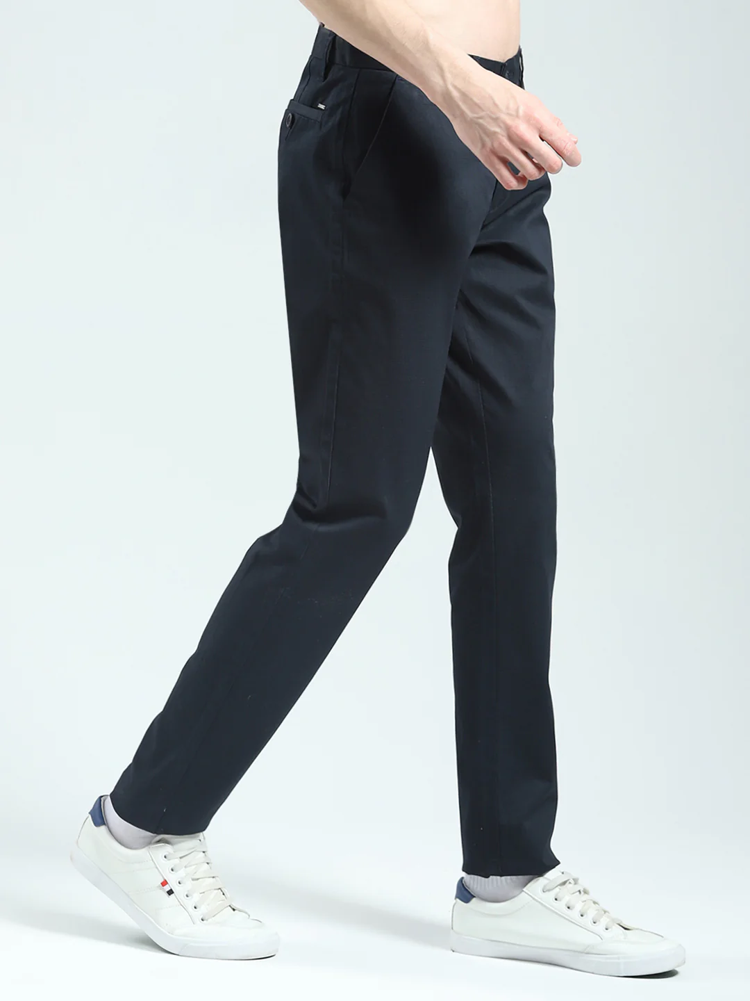 Men Navy Blue Solid Slim Fit Trouser - Image 4