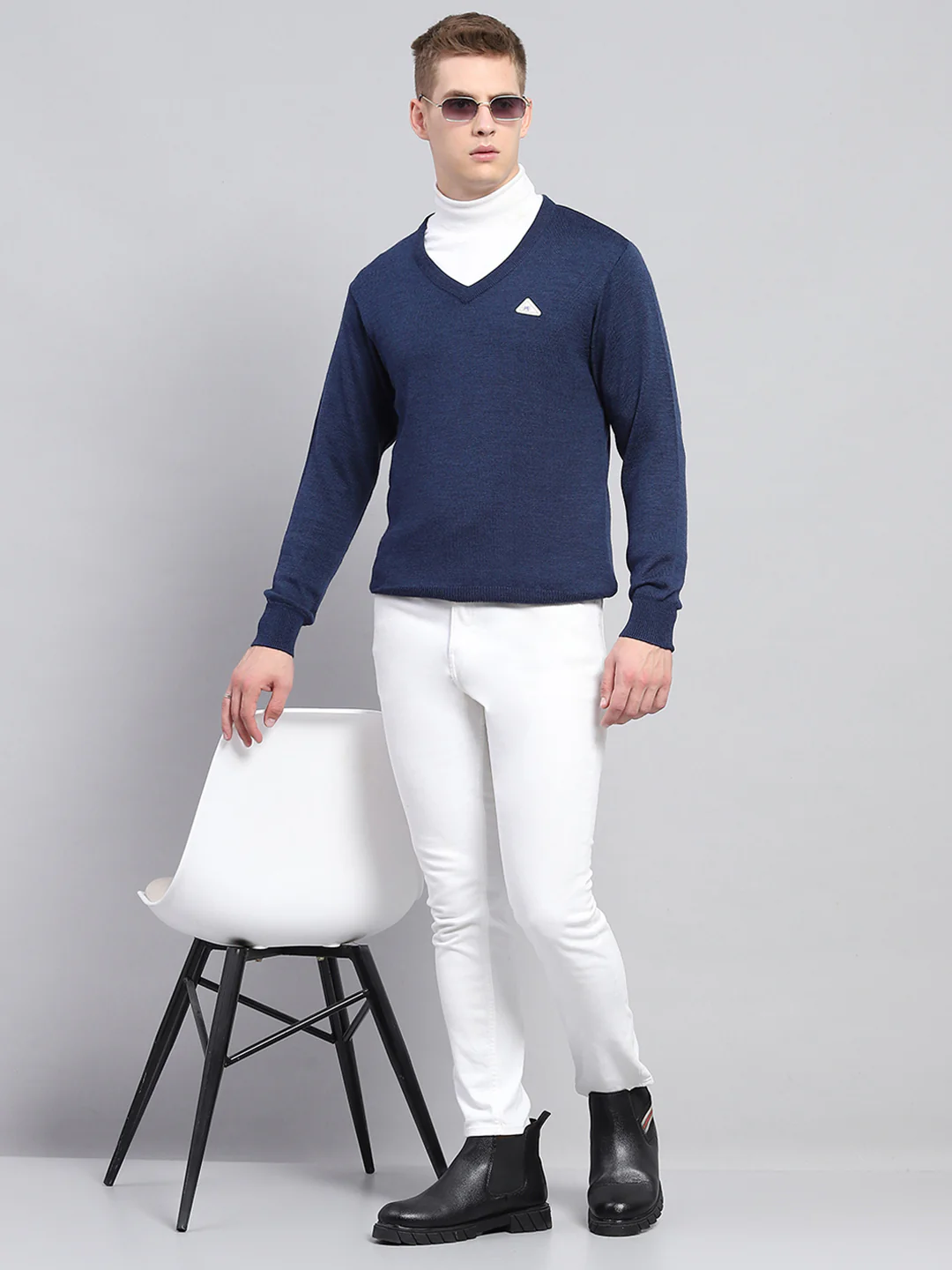 Men Navy Blue Solid V Neck Full Sleeve Pullover - Image 2