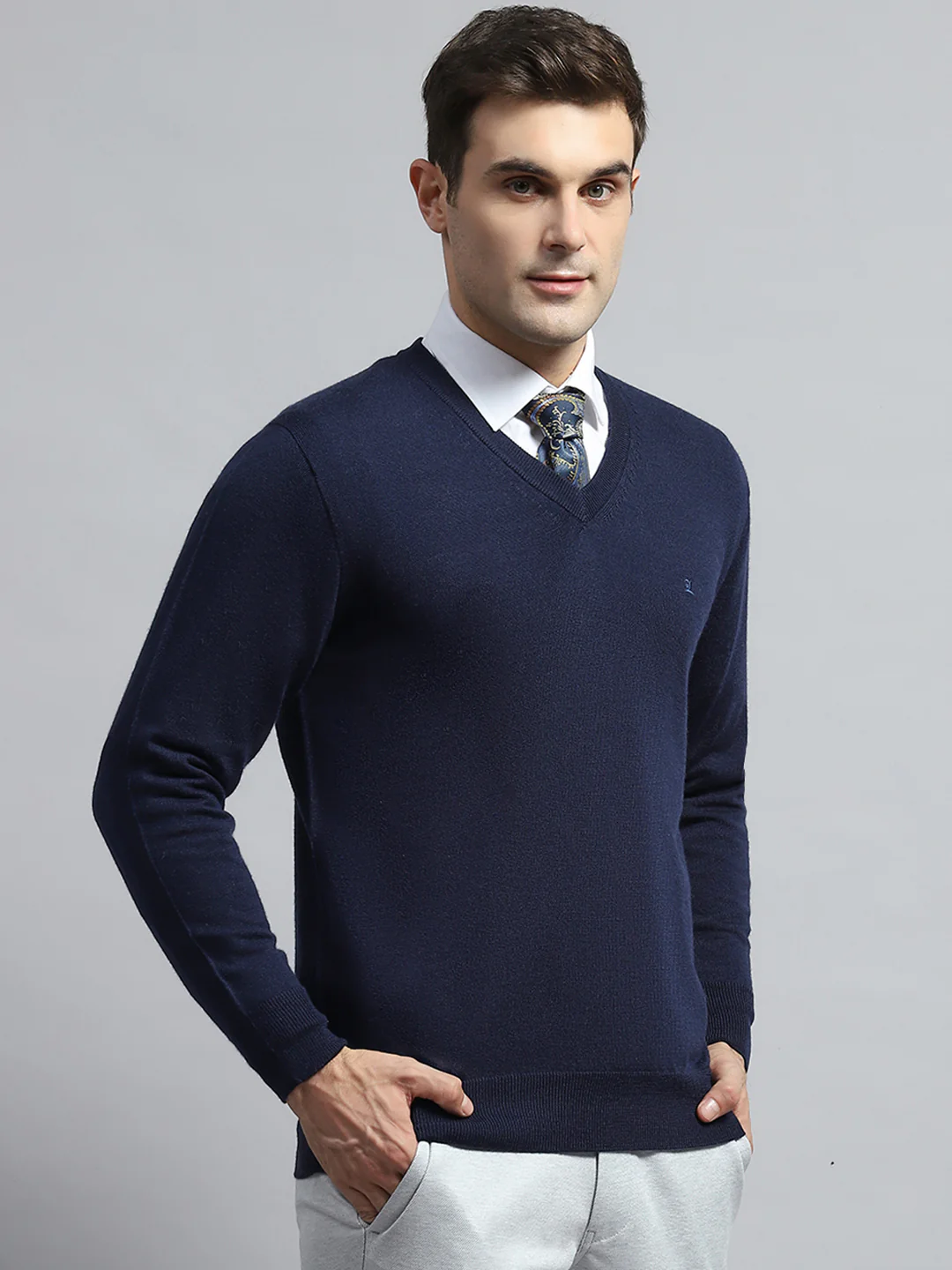 Luxuria Men Navy Blue Solid V Neck Full Sleeve Pullover - Image 4