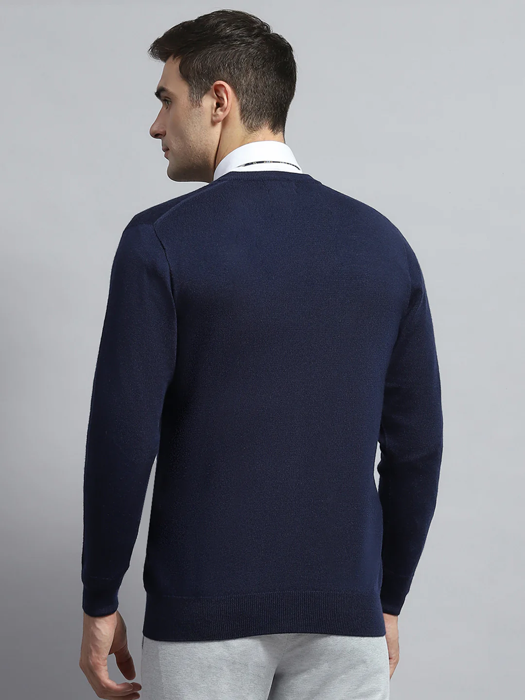 Luxuria Men Navy Blue Solid V Neck Full Sleeve Pullover - Image 5