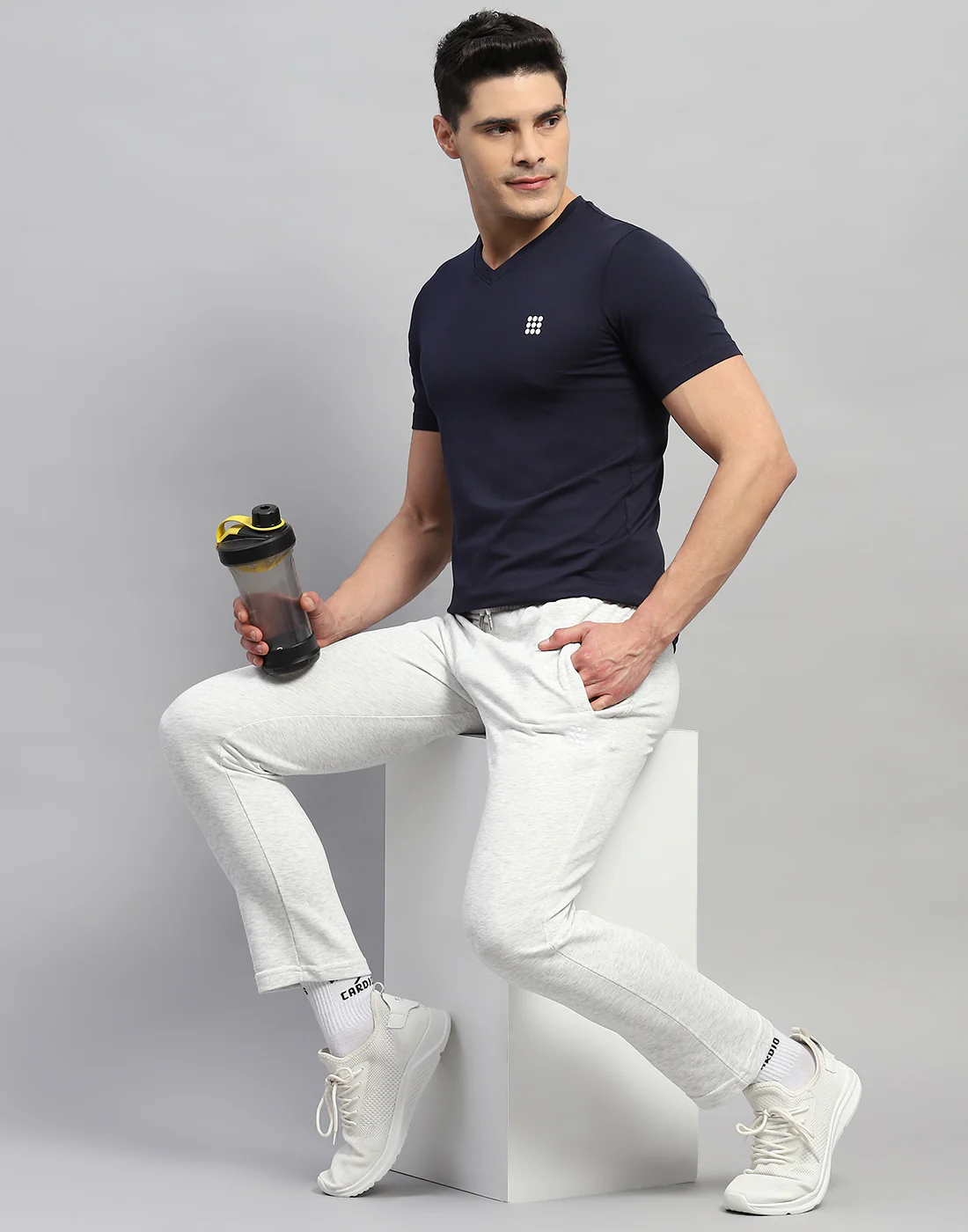 Rock.it Men Navy Blue Solid V Neck Half Sleeve T-Shirt - Image 2