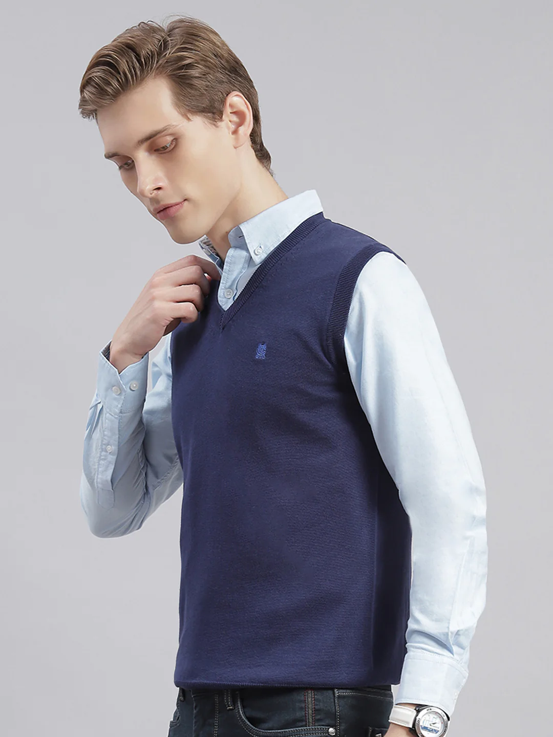 Men Navy Blue Solid V Neck Sleeveless Sweaters/Pullovers - Image 3