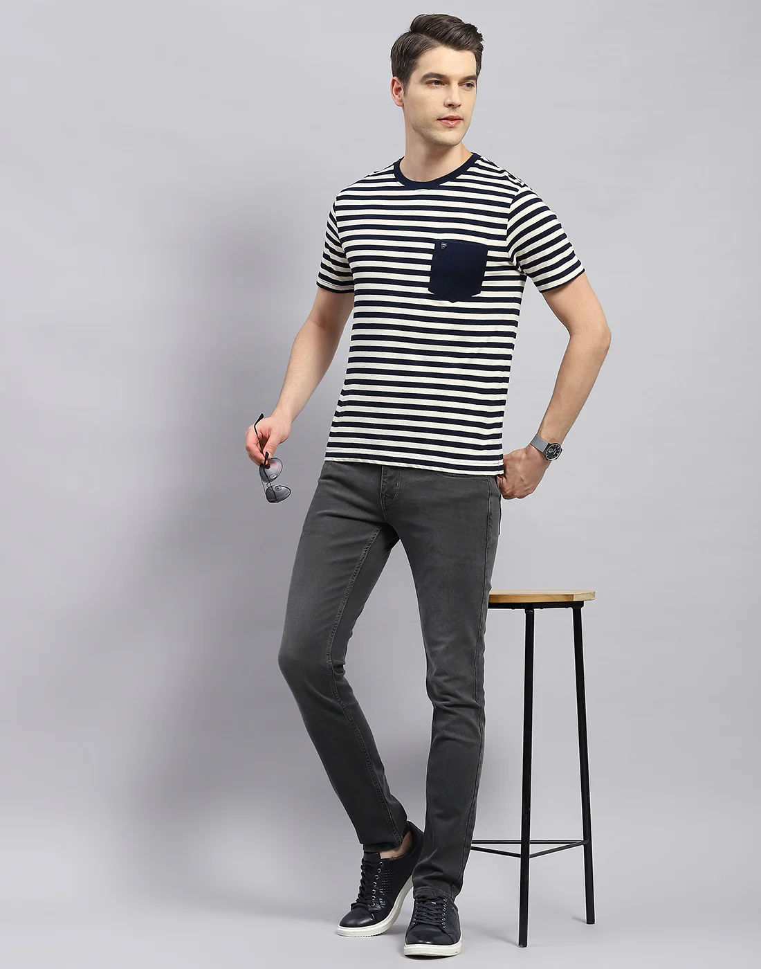 Men Navy Blue Stripe Round Neck Half Sleeve T-Shirt - Image 2