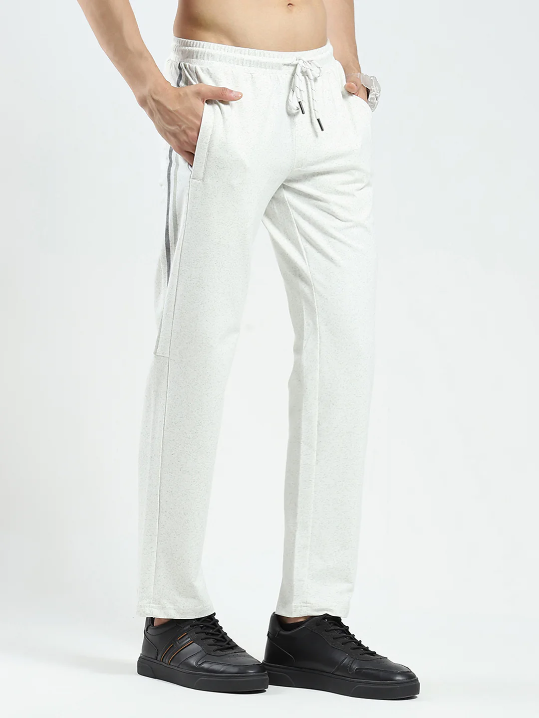 Men Off White & Green Solid Regular Fit Lower - Image 4
