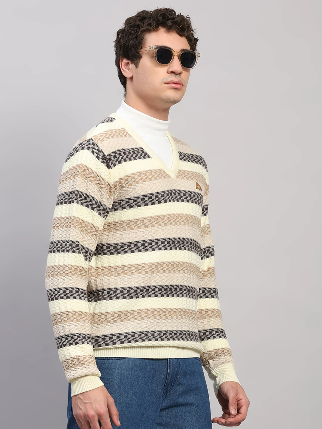 Men Off White Jaquard V Neck Full Sleeve Pullover - Image 4