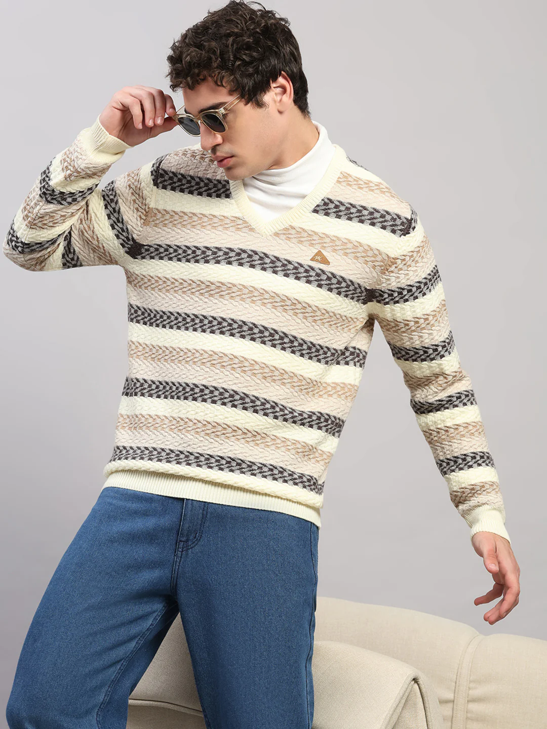 Men Off White Jaquard V Neck Full Sleeve Pullover - Image 6