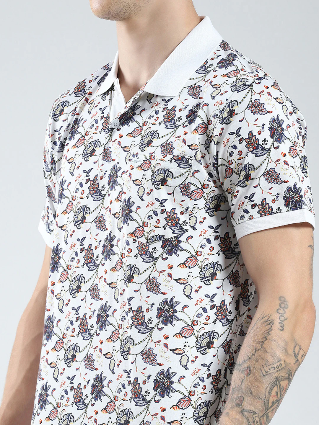 Men Off White Printed Collar Half Sleeve T-Shirt - Image 6