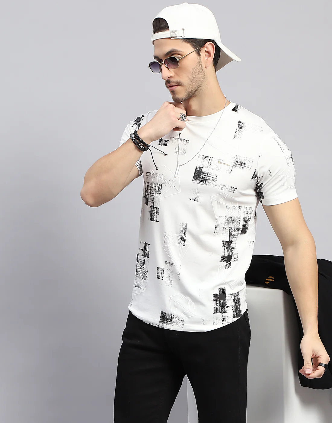 Men Off White Printed Round Neck Half Sleeve T-Shirt - Image 6