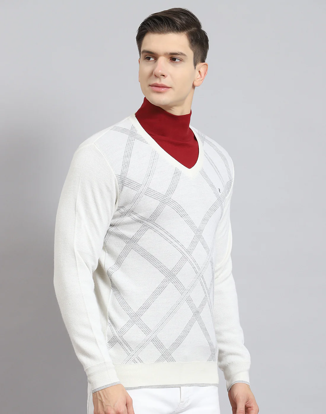 Men Off White Printed V Neck Full Sleeve Sweater - Image 6