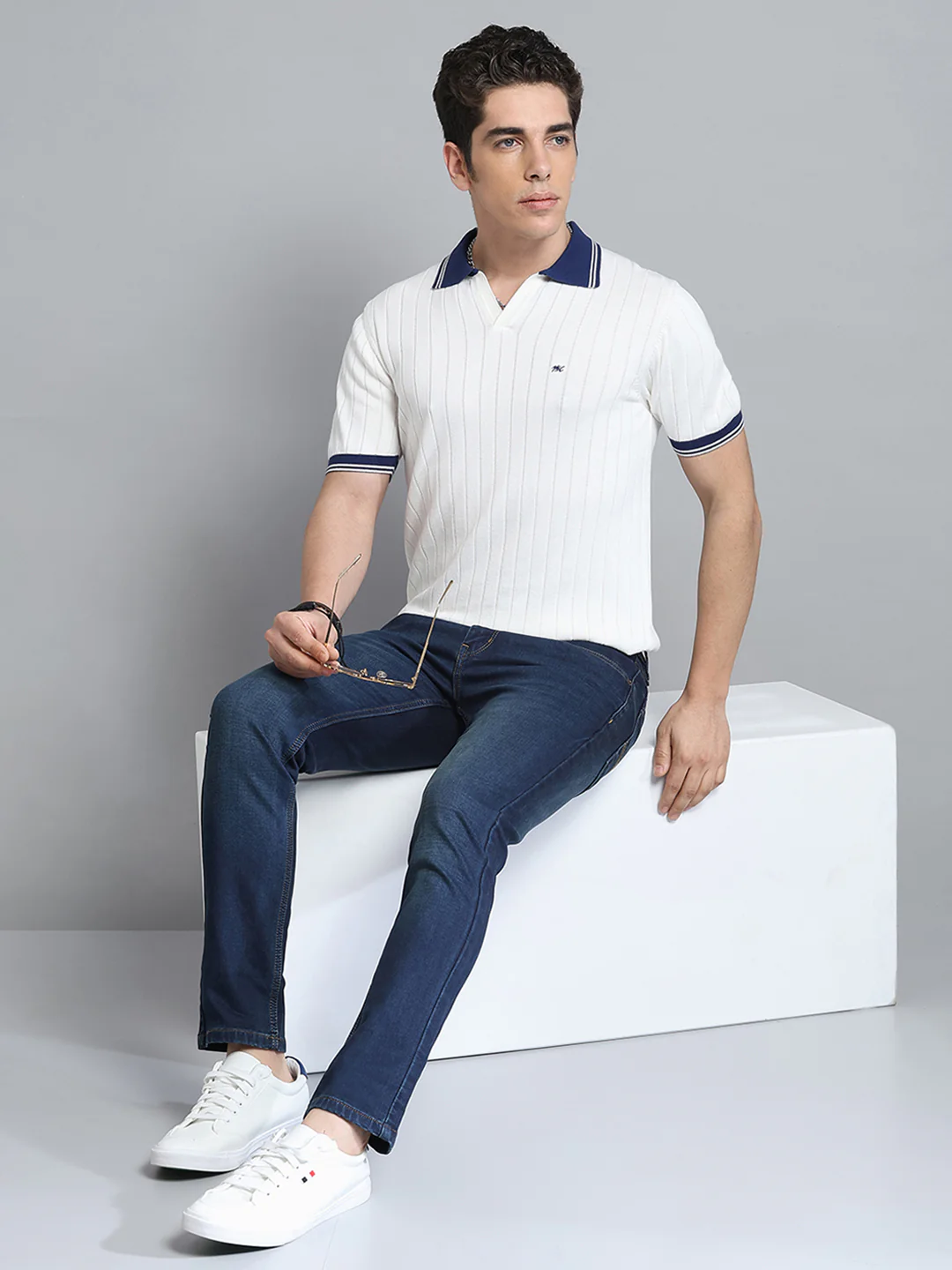 Men Off White Self Design Collar Half Sleeve T-Shirt - Image 2