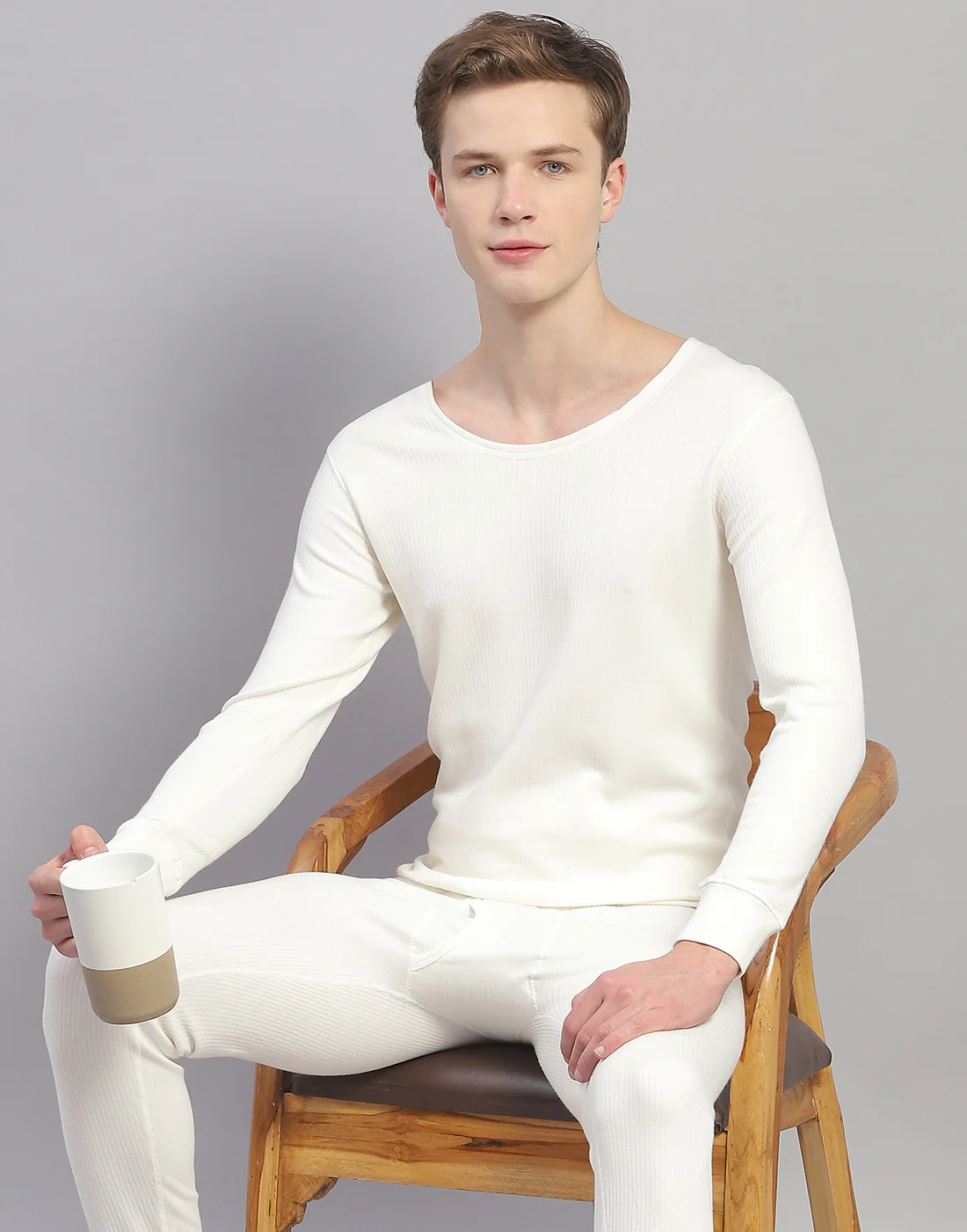 Men Off White Solid Round Neck Full Sleeve Thermal Vest - Image 6