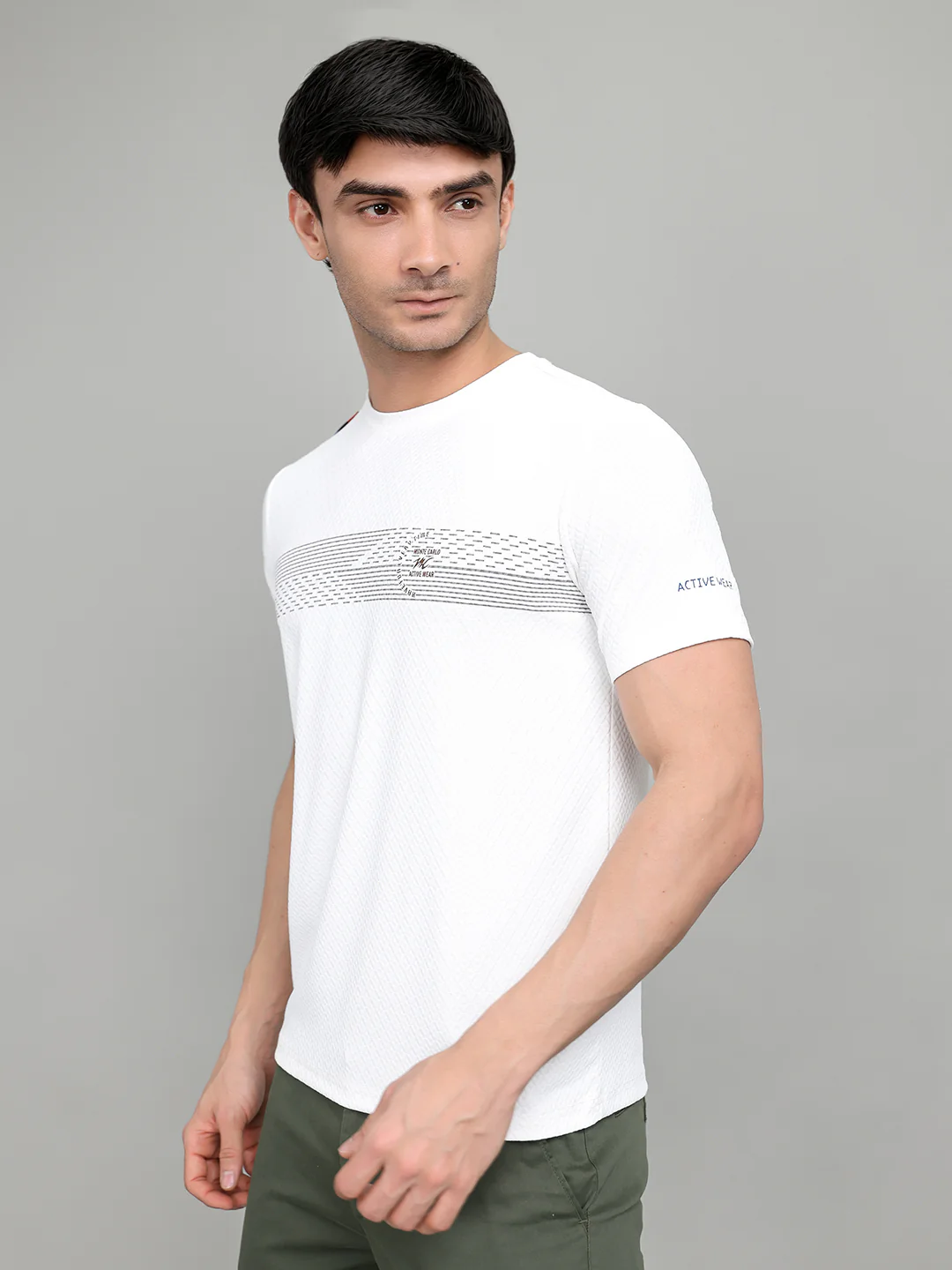 Men Off White Solid Round Neck Half Sleeve T-Shirt - Image 2