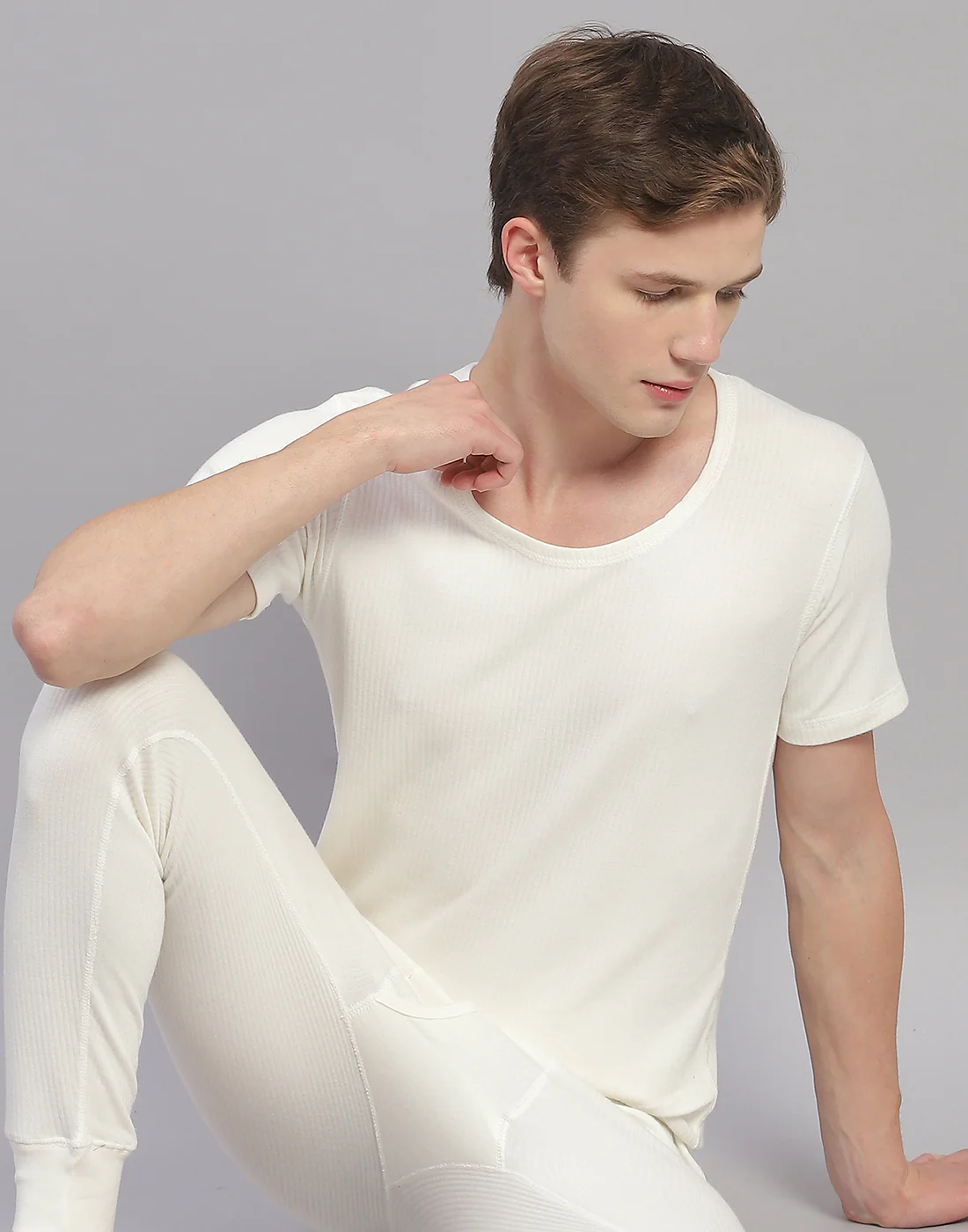 Men Off White Solid Round Neck Half Sleeve Thermal Vest - Image 6