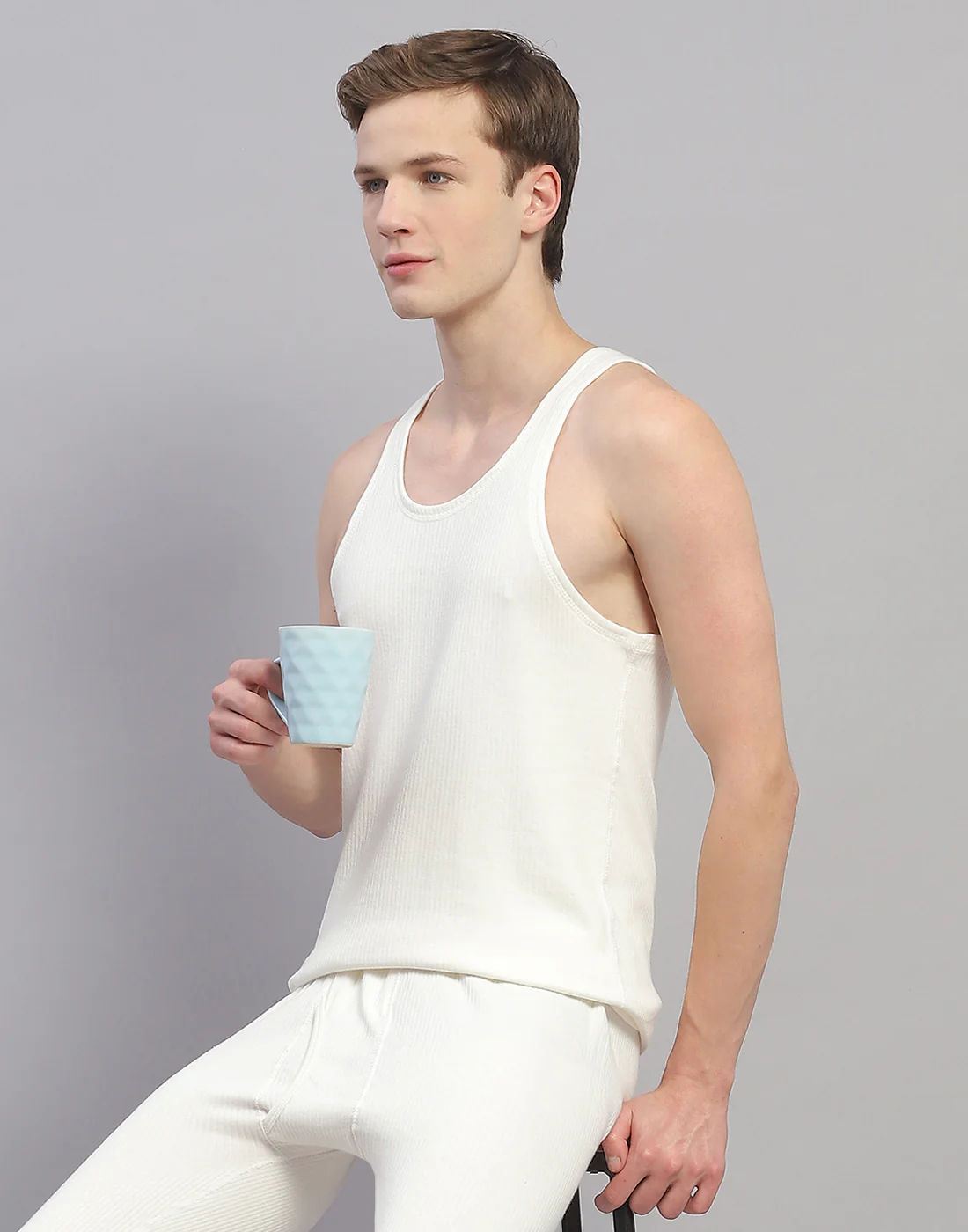 Men Off White Solid Round Neck Sleeveless Thermal Vest - Image 6